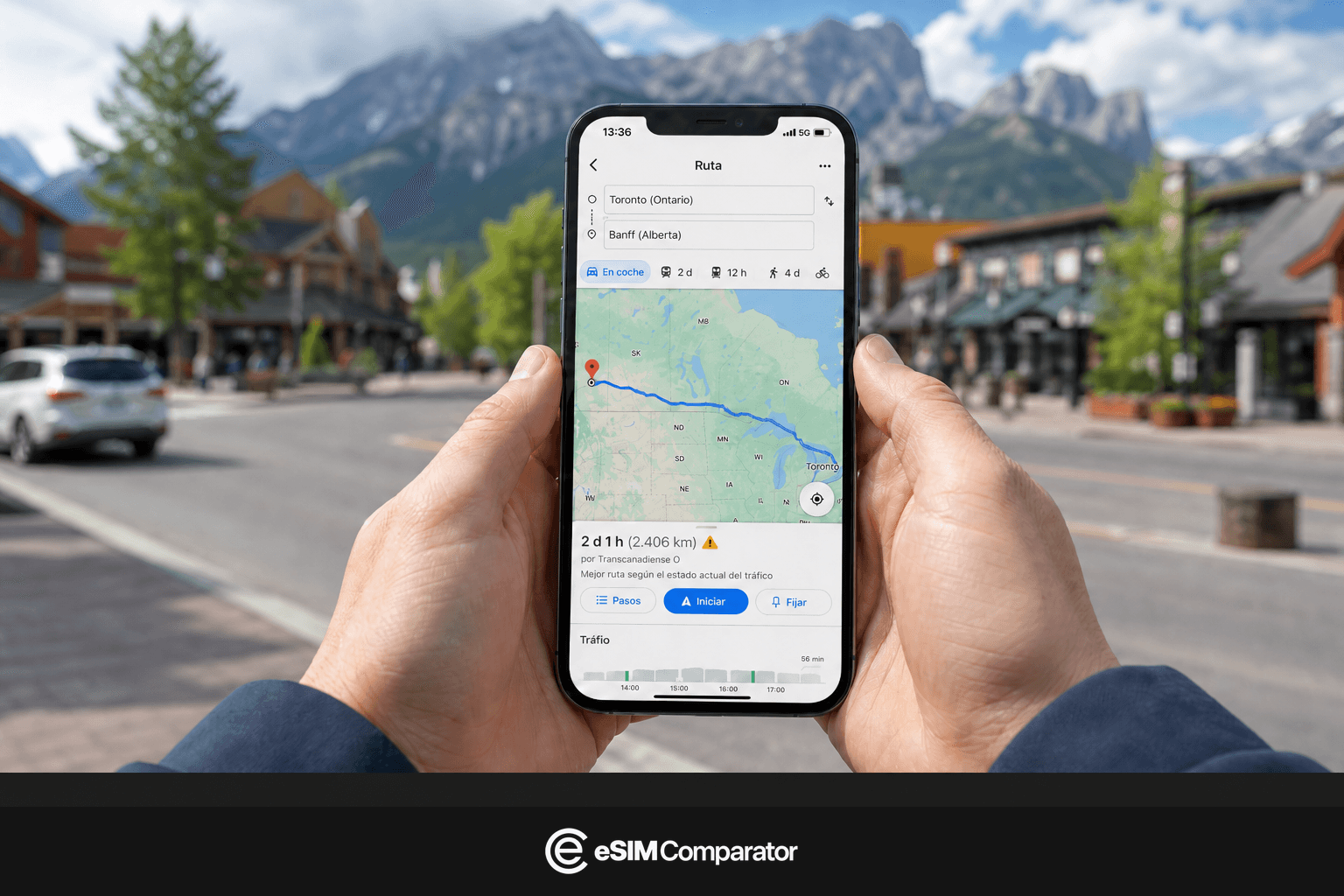 Dos manos sostienen un teléfono abierto en un itinerario Toronto–Banff, barra eSIM Comparator