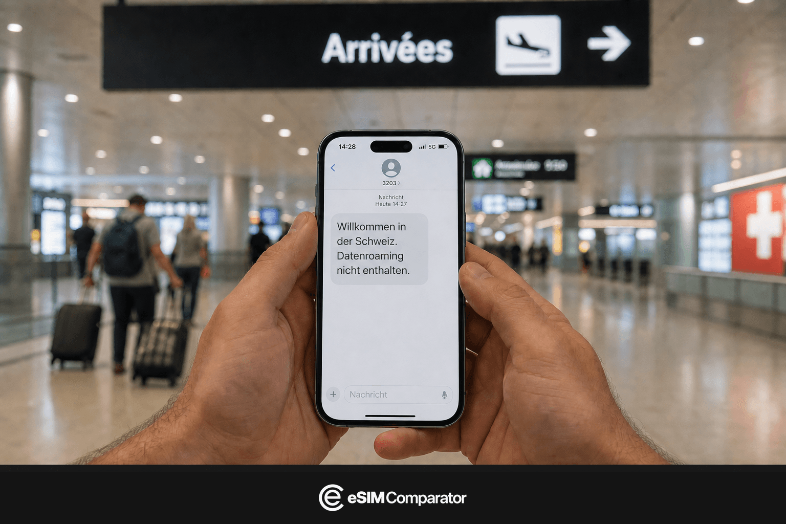 Roaming-Warnung auf einem Smartphone bei der Ankunft in der Schweiz, Leiste eSIM Comparator